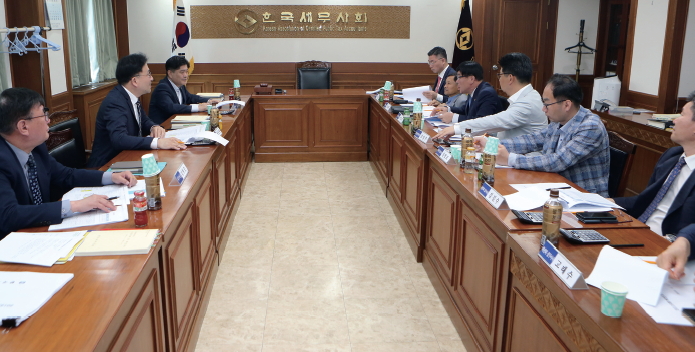 지난 14일 세무사회관 3층 회의실에서 본·지방회 예산담당 임원 회의가 개최됐다.S